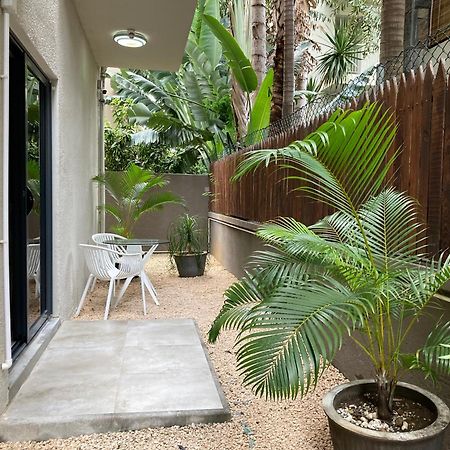 Newly Renovated Studio Apartment With Rooftop Pool, Few Steps To The Beach Flic en Flac Exterior photo
