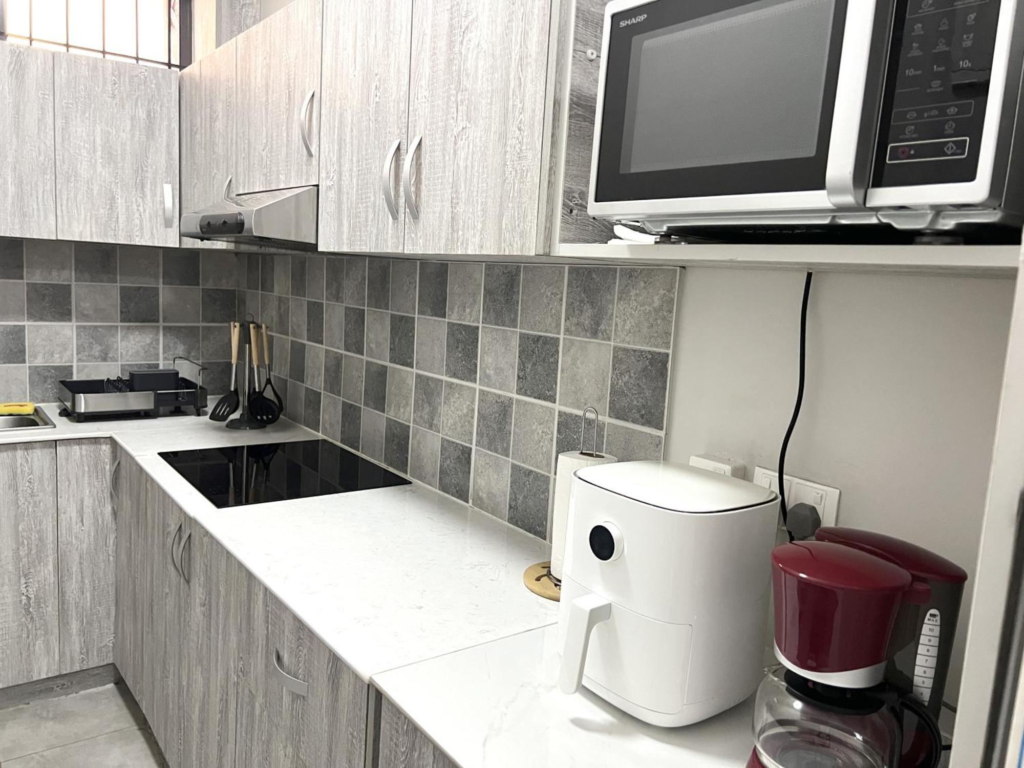 Newly Renovated Studio Apartment With Rooftop Pool, Few Steps To The Beach Flic en Flac Exterior photo