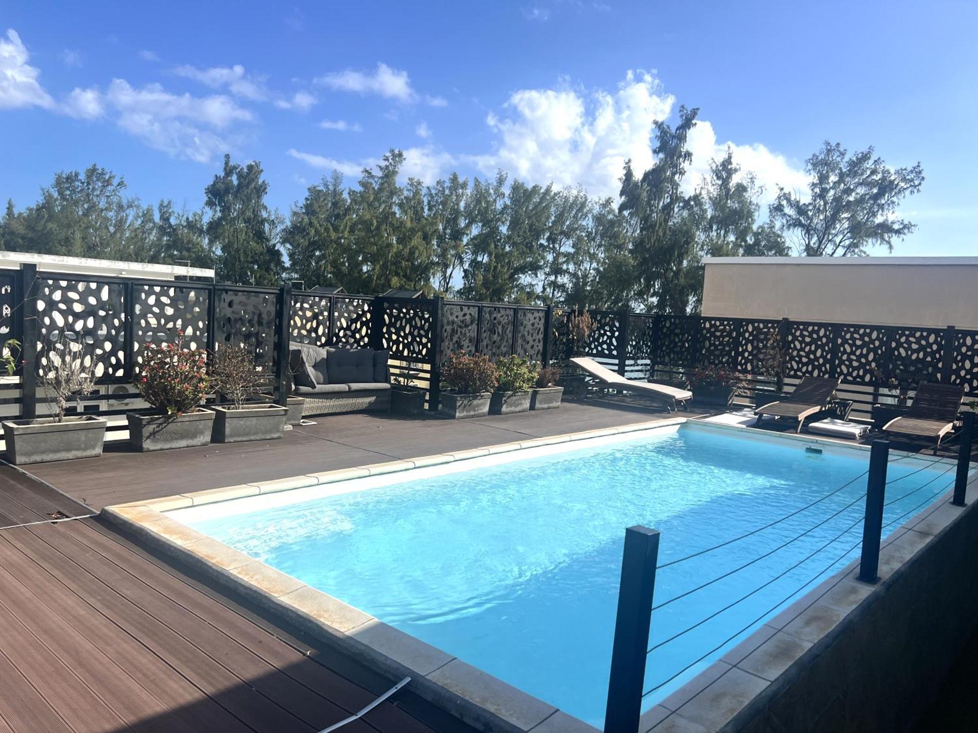 Newly Renovated Studio Apartment With Rooftop Pool, Few Steps To The Beach Flic en Flac Exterior photo