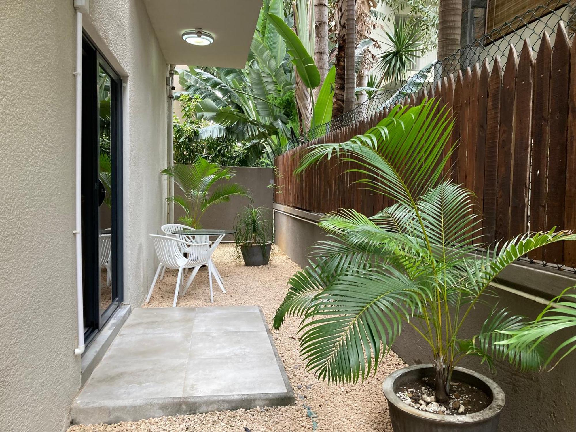 Newly Renovated Studio Apartment With Rooftop Pool, Few Steps To The Beach Flic en Flac Exterior photo